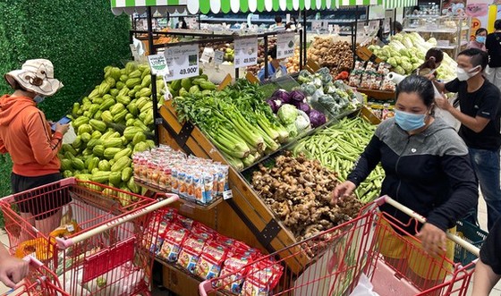 TPHCM cam kết cung ứng đầy đủ hàng hoá cho người dân trong khi tăng cường giãn cách ảnh 1