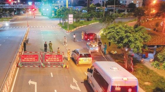 Những người được ra đường từ ngày 23-8 ảnh 1 Những người được ra đường từ ngày 23-8 ảnh 1