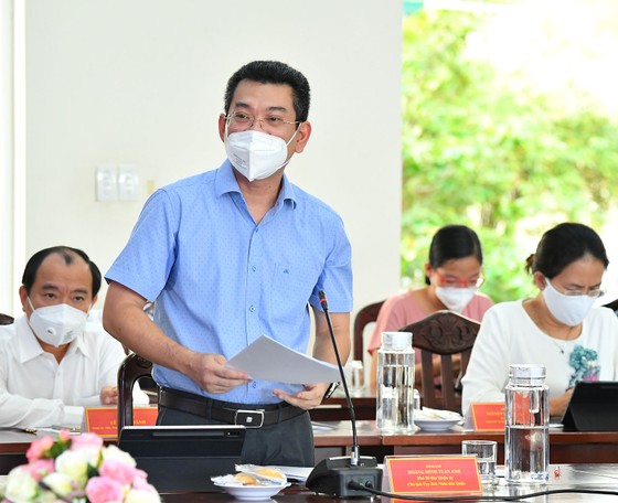 Quận 7 đặt kế hoạch mở lại kinh doanh, ưu tiên hàng hóa thiết yếu ảnh 4 Bí thư Thành ủy TPHCM Nguyễn Văn Nên: Từng bước đưa cuộc sống trở lại trạng thái bình thường mới ảnh 4