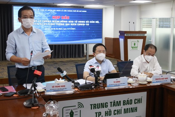 Cùng tắt đèn và thắp nến tưởng niệm đồng bào tử vong vì Covid-19 ảnh 1 Cùng tắt đèn và thắp nến tưởng niệm đồng bào tử vong vì Covid-19 ảnh 1