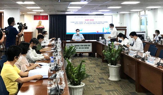 TPHCM: Học sinh thi học kỳ 1 trực tiếp, một bộ phận thi trực tuyến ảnh 1