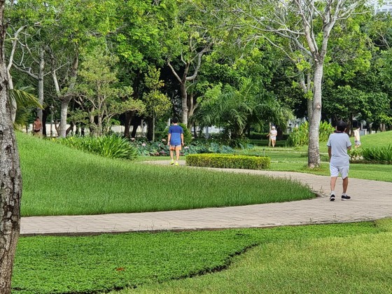 Thí điểm hoạt động trở lại ở quận 7, TPHCM: Nhiều tín hiệu tích cực ảnh 1 Thí điểm hoạt động trở lại ở quận 7, TPHCM: Nhiều tín hiệu tích cực ảnh 1