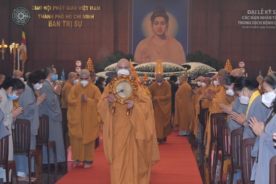 Để người mất nhẹ gót trở về lòng đất mẹ  ảnh 2 Để người mất nhẹ gót trở về lòng đất mẹ ảnh 2