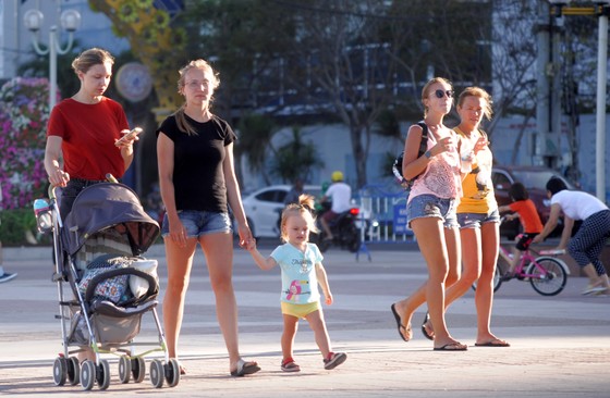 Khách đi tour biển đảo Nha Trang tăng đột biến ảnh 2