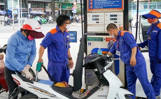 Xăng dầu đồng loạt giảm sau 9 lần tăng liên tục ảnh 1