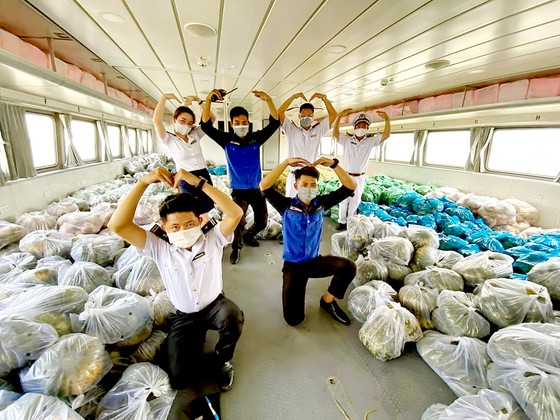 Thêm nhiều giải pháp cung ứng hàng hóa cho TPHCM ảnh 1 Ngày đầu tiên nhiều tỉnh, thành phía Nam thực hiện Chỉ thị 16: Thêm nhiều giải pháp cung ứng hàng hóa cho TPHCM ảnh 1