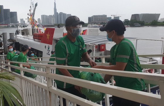 Thêm nhiều giải pháp cung ứng hàng hóa cho TPHCM ảnh 2 Ngày đầu tiên nhiều tỉnh, thành phía Nam thực hiện Chỉ thị 16: Thêm nhiều giải pháp cung ứng hàng hóa cho TPHCM ảnh 2