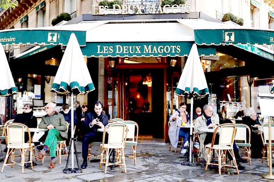 Từng bước thích nghi với điều kiện 'Bình thường mới'- Bài 7: Nhiều nước trên thế giới sống chung với Covid-19 ảnh 1