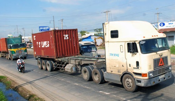 Giá xăng dầu tăng, doanh nghiệp thêm khó ảnh 1