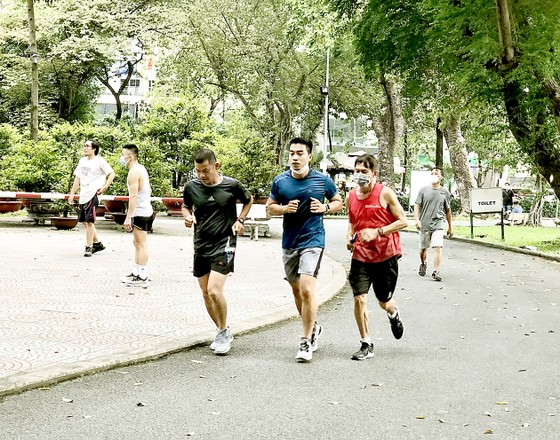 Phòng dịch: Nơi nghiêm túc, chỗ lơ là ảnh 1 Phòng dịch: Nơi nghiêm túc, chỗ lơ là ảnh 1