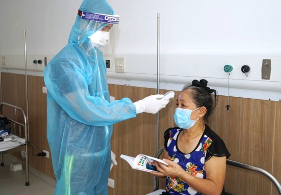 Bên trong những bệnh viện dã chiến ảnh 4