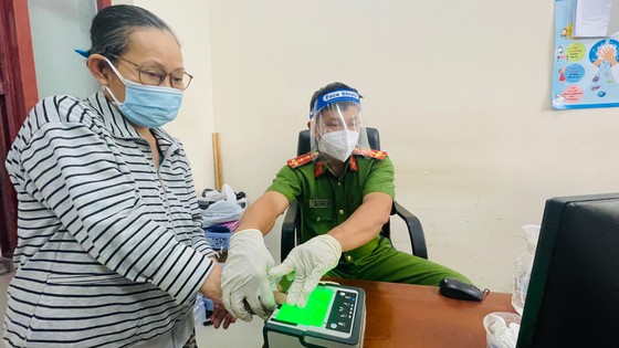 Mòn mỏi chờ nhận căn cước công dân ảnh 2 Mòn mỏi chờ nhận căn cước công dân ảnh 1