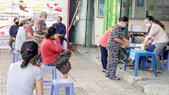 TPHCM chi trả đồng thời 2 gói hỗ trợ người khó khăn do dịch Covid-19 ảnh 2 TPHCM chi trả đồng thời 2 gói hỗ trợ người khó khăn do dịch Covid-19 ảnh 2