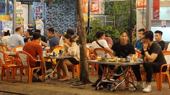 Mở cửa trong háo hức và thận trọng ảnh 2 Mở cửa trong háo hức và thận trọng ảnh 1