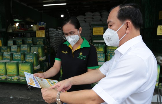 Ngày đầu ở 3 vùng xanh quận 7, Củ Chi, Cần Giờ: Người dân phấn khởi khi kinh doanh trở lại ảnh 1 Ghi nhận ngày đầu ở 3 vùng xanh quận 7, Củ Chi, Cần Giờ: Người dân phấn khởi khi kinh doanh trở lại ảnh 1