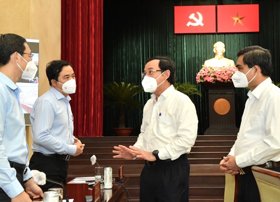 Hội nghị Thành ủy TPHCM lần 8: Bàn giải pháp chống dịch và khôi phục kinh tế ảnh 3