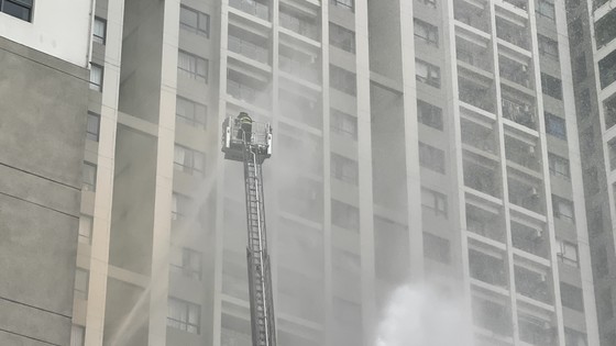 Cảnh sát sử dụng Flycam diễn tập phòng cháy chung cư cao tầng ảnh 5