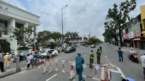 Ngày thứ 2 quận Gò Vấp giãn cách: Dồn ứ tại các chốt kiểm soát và phải xả chốt ảnh 4 Ngày thứ hai quận Gò Vấp giãn cách: Dồn ứ tại các chốt kiểm soát và phải xả chốt ảnh 4