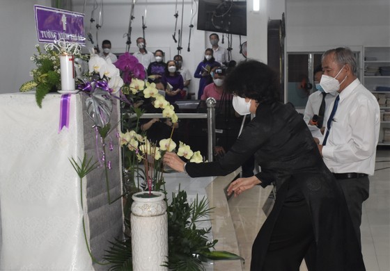 Cầu nguyện cho những người qua đời vì đại dịch Covid-19 ảnh 2