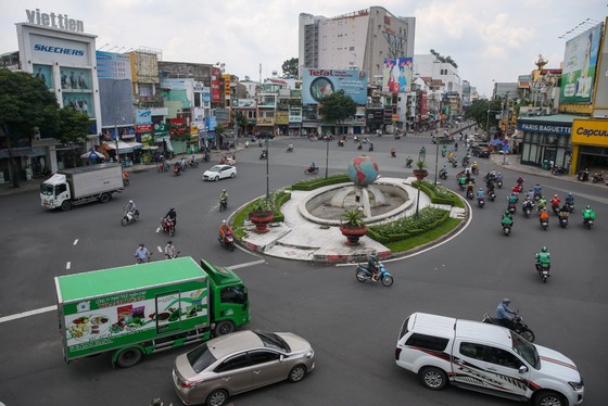 Giao thông nhộn nhịp trong ngày đầu nới lỏng giãn cách ở TPHCM ảnh 7 Giao thông nhộn nhịp trong ngày đầu nới lỏng giãn cách ở TPHCM ảnh 7