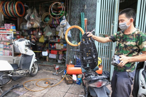 Giao thông nhộn nhịp trong ngày đầu nới lỏng giãn cách ở TPHCM ảnh 15 Giao thông nhộn nhịp trong ngày đầu nới lỏng giãn cách ở TPHCM ảnh 15