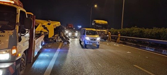 Tai nạn trên cao tốc TPHCM – Long Thành – Dầu Giây, 5 người thương vong ảnh 2 Tai nạn trên cao tốc TPHCM – Long Thành – Dầu Giây, 5 người thương vong ảnh 1