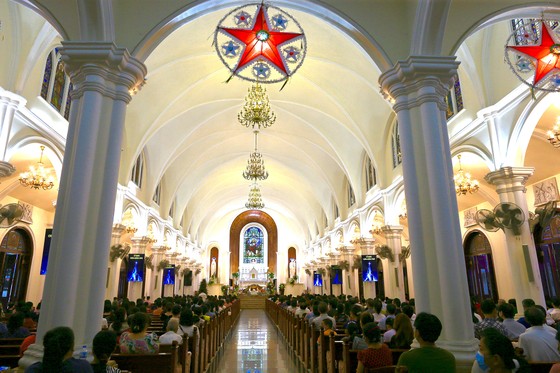 Người dân TPHCM vui đón Giáng sinh ảnh 3 Người dân TPHCM vui đón Giáng sinh ảnh 2