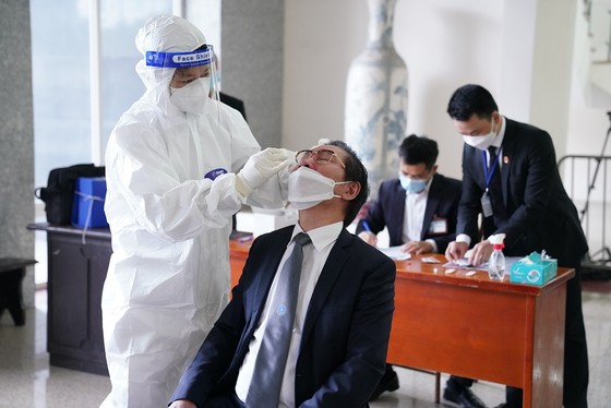 Ông Nguyễn Đức Chung được dẫn giải tới tòa ảnh 13