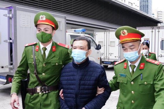 Ông Nguyễn Đức Chung hầu tòa trong vụ giúp Nhật Cường trúng gói thầu số hóa ảnh 5