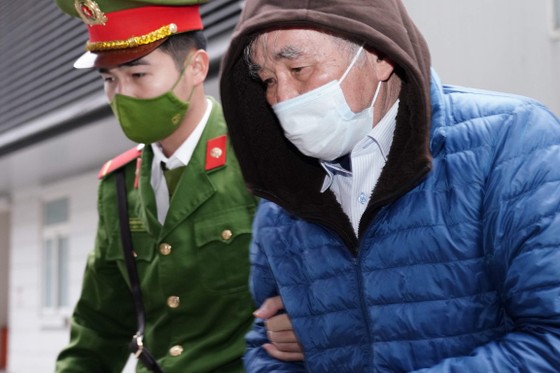 Ông Nguyễn Đức Chung hầu tòa trong vụ giúp Nhật Cường trúng gói thầu số hóa ảnh 4