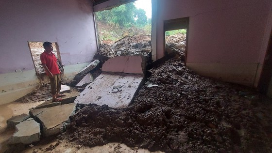 Bắc miền Trung xuất hiện nhiều điểm nứt núi, sạt lở đất nguy hiểm ảnh 2 Bắc miền Trung xuất hiện nhiều điểm nứt núi, sạt lở đất nguy hiểm ảnh 2