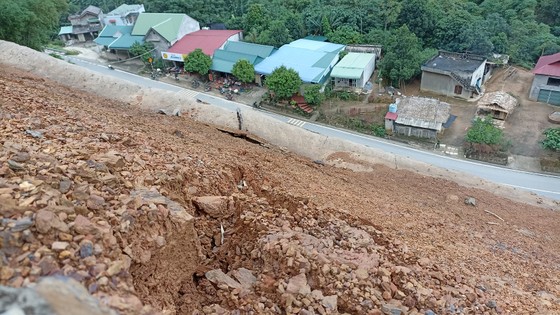 Bắc miền Trung xuất hiện nhiều điểm nứt núi, sạt lở đất nguy hiểm ảnh 7 Bắc miền Trung xuất hiện nhiều điểm nứt núi, sạt lở đất nguy hiểm ảnh 7