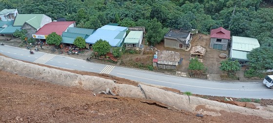 Bắc miền Trung xuất hiện nhiều điểm nứt núi, sạt lở đất nguy hiểm ảnh 10 Bắc miền Trung xuất hiện nhiều điểm nứt núi, sạt lở đất nguy hiểm ảnh 10
