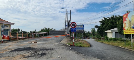 Xe quá tải băm nát đường tại Long An ảnh 7 Xe quá tải băm nát đường tại Long An ảnh 7