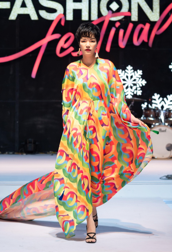 Ấn tượng các thiết kế tại Lễ hội Thời trang Quốc tế Việt Nam 2021 ảnh 10 Ấn tượng các thiết kế tại Lễ hội Thời trang Quốc tế Việt Nam 2021 ảnh 10