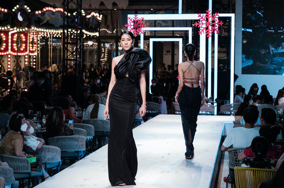 Ấn tượng các thiết kế tại Lễ hội Thời trang Quốc tế Việt Nam 2021 ảnh 6 Ấn tượng các thiết kế tại Lễ hội Thời trang Quốc tế Việt Nam 2021 ảnh 6