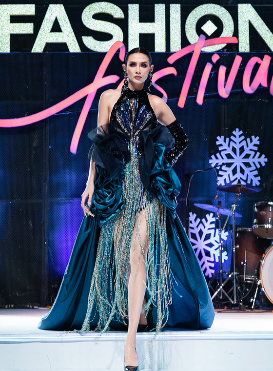 Ấn tượng các thiết kế tại Lễ hội Thời trang Quốc tế Việt Nam 2021 ảnh 8 Ấn tượng các thiết kế tại Lễ hội Thời trang Quốc tế Việt Nam 2021 ảnh 8