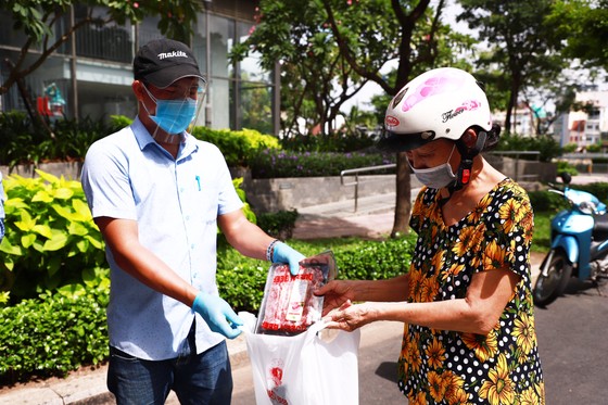 Quận 4 tổ chức xe bán hàng lưu động phục vụ người dân ảnh 3