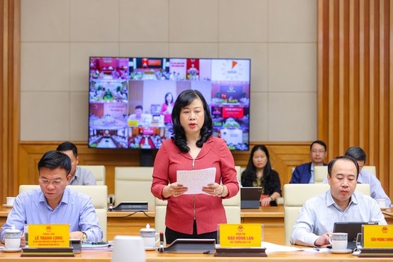 Thủ tướng yêu cầu giải quyết dứt điểm tình trạng thiếu thuốc, vật tư, trang thiết bị y tế ảnh 1 Thủ tướng yêu cầu giải quyết dứt điểm tình trạng thiếu thuốc, vật tư, trang thiết bị y tế ảnh 3
