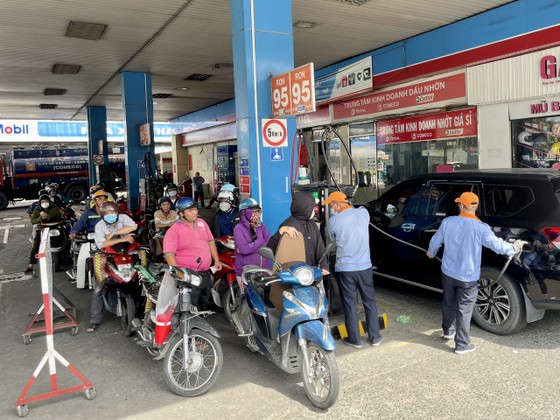 Nhiều giải pháp đảm bảo cung ứng xăng dầu trên địa bàn TPHCM ảnh 1