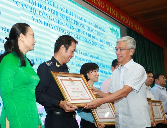 Chấn chỉnh thái độ thờ ơ, vô cảm trước những khó khăn của người dân ảnh 2