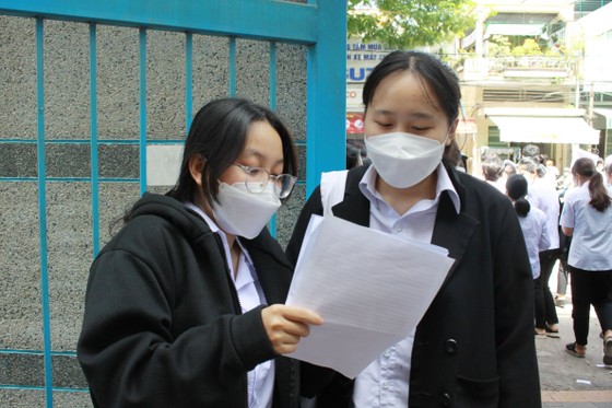 Nhiều thí sinh vui vì “trúng tủ” đề Ngữ văn ảnh 8 Nhiều thí sinh vui vì 'trúng tủ' đề Văn ảnh 8