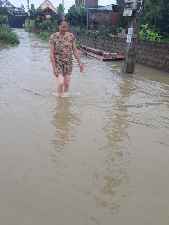 Miền Bắc: Nhiều nơi đường thành sông, ô tô “bơi” trong nước ảnh 1 Miền Bắc: Nhiều nơi đường thành sông, ô tô 'bơi' trong nước ảnh 1