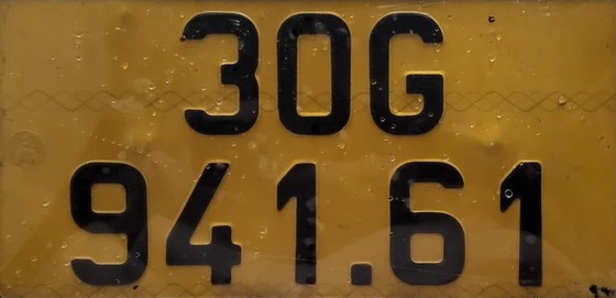 Nhiều ô tô ở Hà Nội bị mưa “cuốn bay” biển số ảnh 3 Nhiều ô tô ở Hà Nội bị mưa 'cuốn bay' biển số ảnh 3