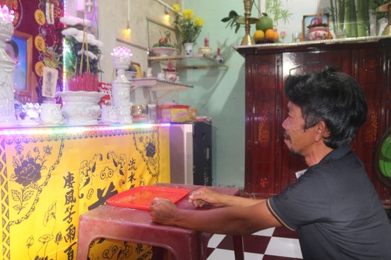 Xóm biển trào nước mắt đón ngư dân thoát chết kỳ diệu trở về ảnh 5