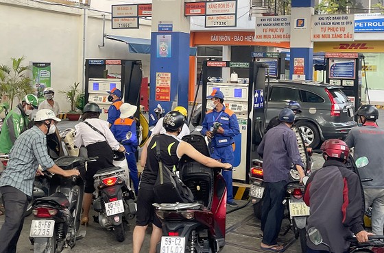 Nhập khẩu xăng dầu tăng gấp 3 lần ảnh 1