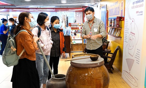 Dấu ấn nước mắm Nam Ô ảnh 6 Dấu ấn nước mắm Nam Ô ảnh 6