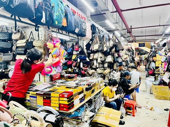 Hàng giả, hàng nhái hoành hành, trách nhiệm của ai?- Bài 2: Chế tài phải đủ mạnh ảnh 1