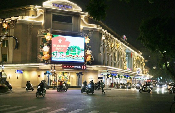 Hà Nội trầm lắng đón mừng năm mới Nhâm Dần 2022 ảnh 1 Hà Nội trầm lắng đón mừng năm mới Nhâm Dần 2022 ảnh 2