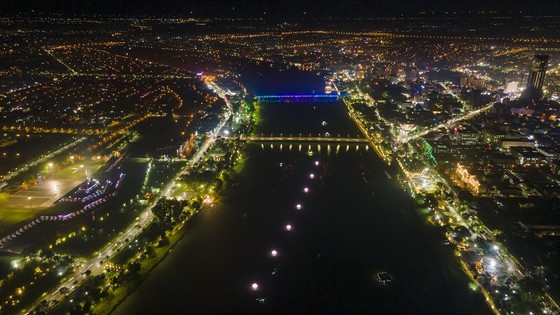 Sông Hương lung linh nhiệm màu cung đón 7 bước đi thanh tịnh của Đức Phật ảnh 6 Sông Hương lung linh nhiệm màu cung đón 7 bước đi thanh tịnh của Đức Phật ảnh 5